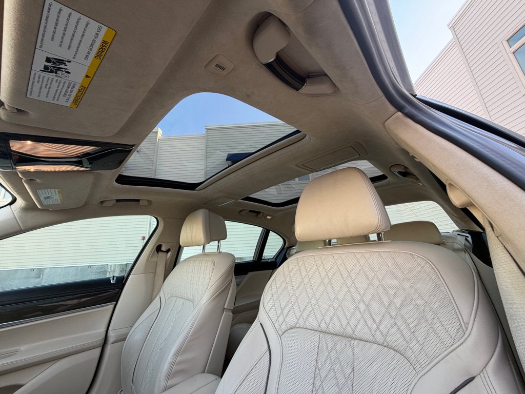 Used 2016 BMW 750i xDrive AWD/4WD image 10