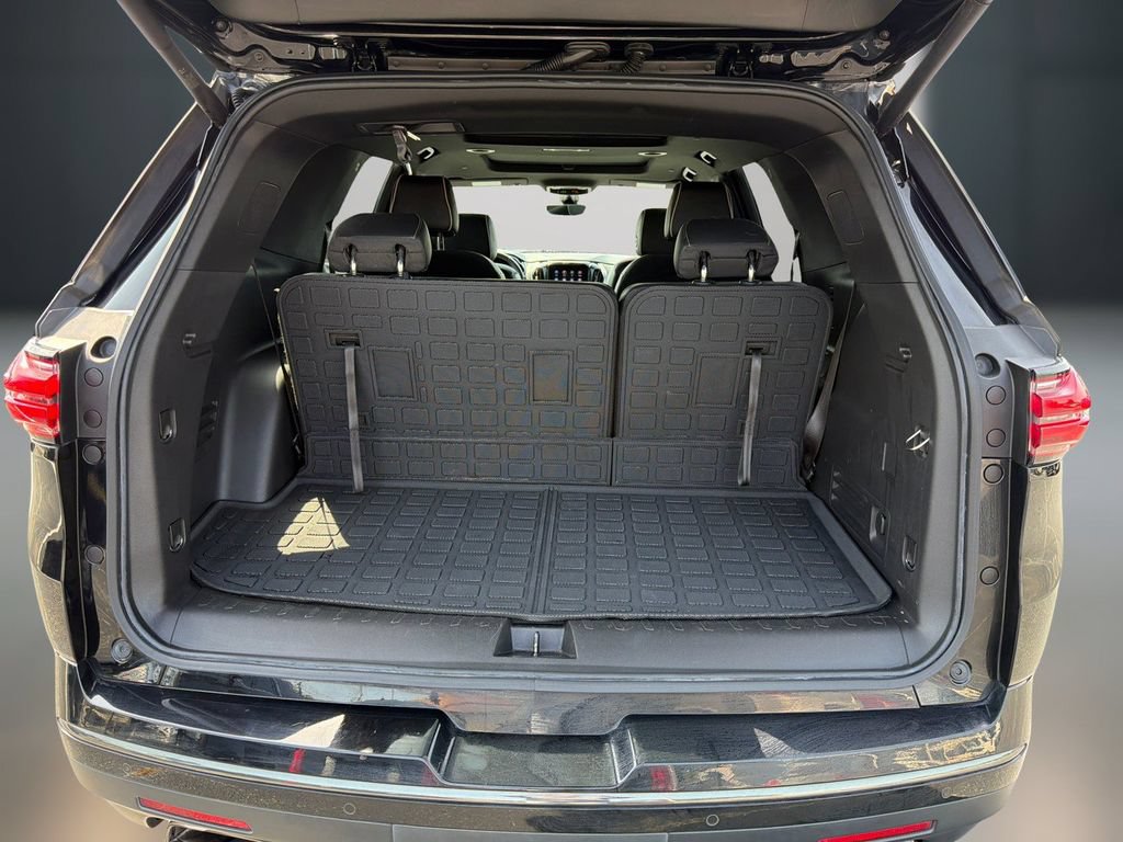 Used 2022 Chevrolet Traverse Premier w/ Redline Edition FWD image 12