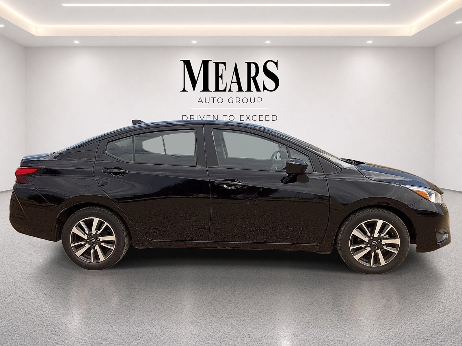 Used 2024 Nissan Versa SV FWD image 6
