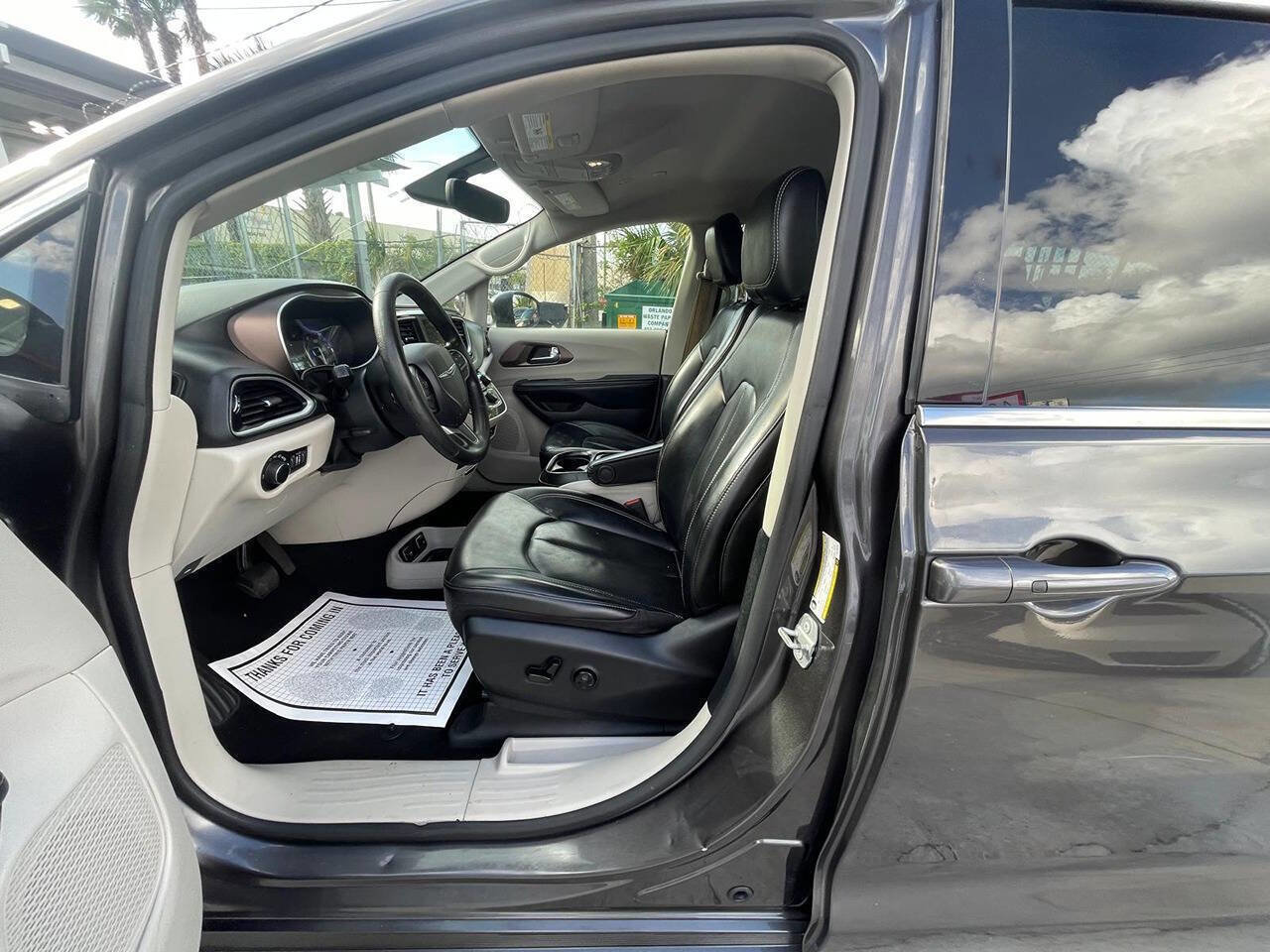 Used 2020 Chrysler Voyager Lxi FWD image 5