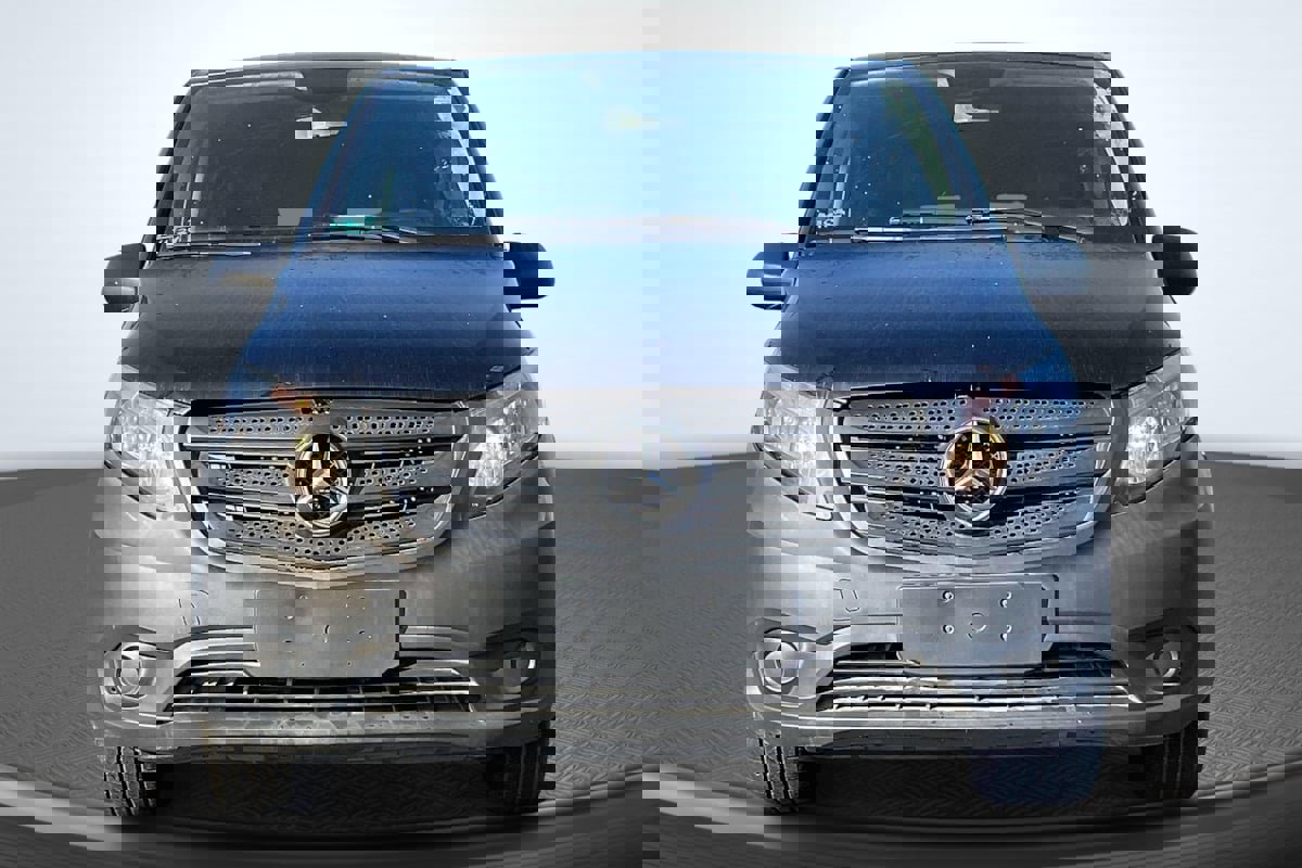 Used 2019 Mercedes-Benz Metris Passenger image 3