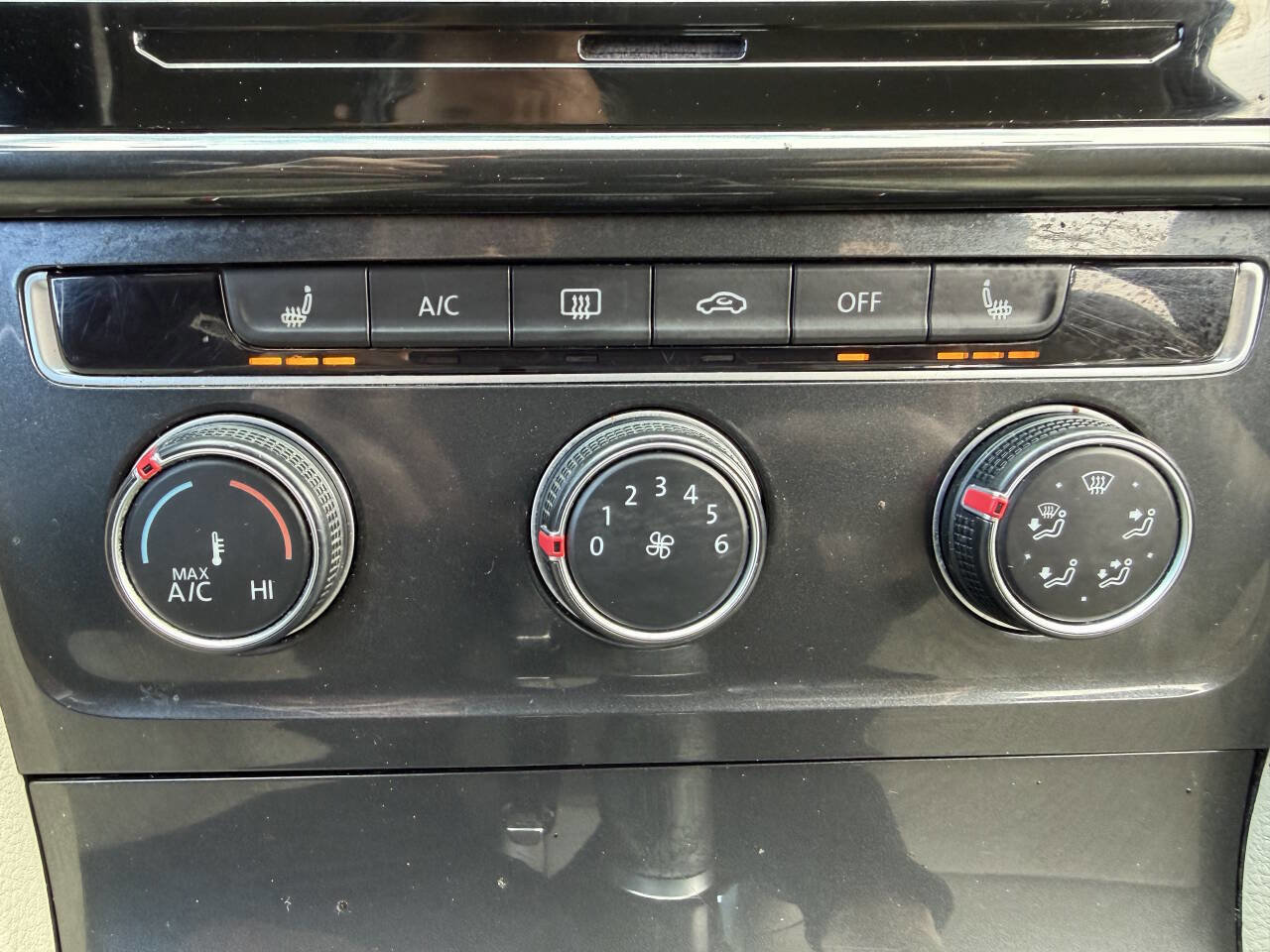 Used 2019 Volkswagen Golf Alltrack S image 25