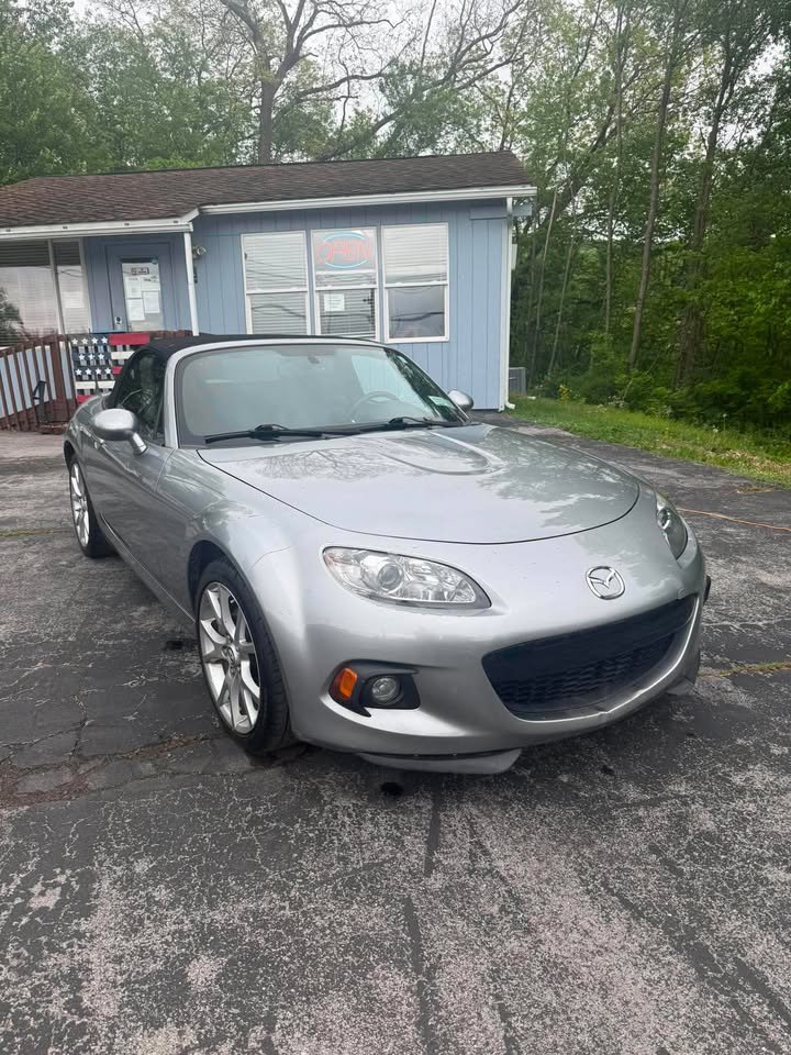 Used 2013 MAZDA MX-5 Miata Grand Touring RWD image 2