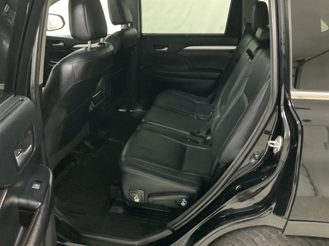 Used 2017 Toyota Highlander XLE AWD/4WD image 20
