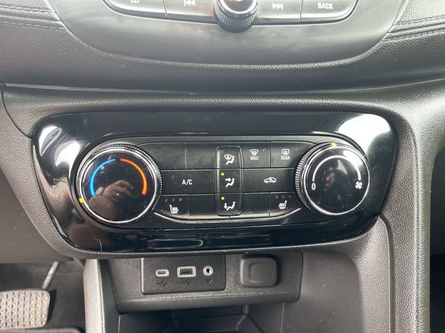 Used 2020 Buick Encore GX Preferred w/ Sport Touring Package FWD image 18