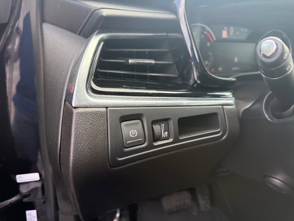 Used 2022 Cadillac XT6 Premium Luxury FWD image 18