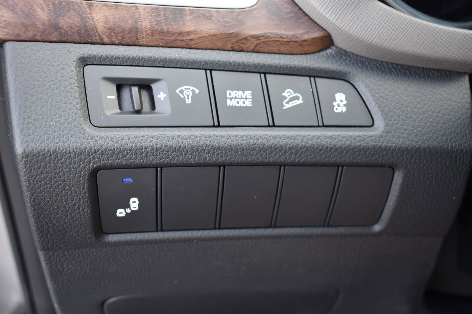 Used 2018 Hyundai Santa Fe SE w/ SE Premium Package 02 FWD image 45