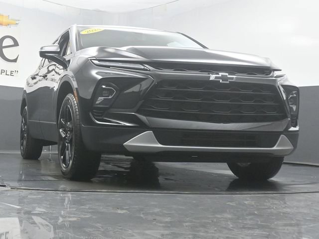 Used 2024 Chevrolet Blazer LT w/ LPO, Black Grille Bar Package image 3
