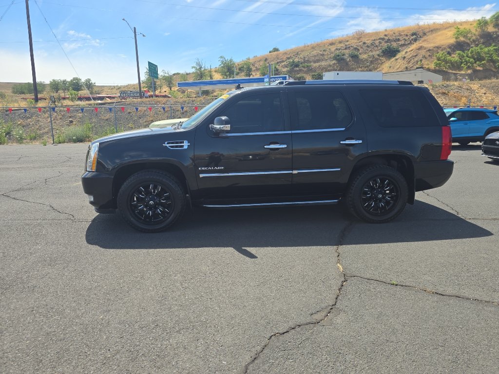 Used 2011 Cadillac Escalade Luxury AWD/4WD image 4