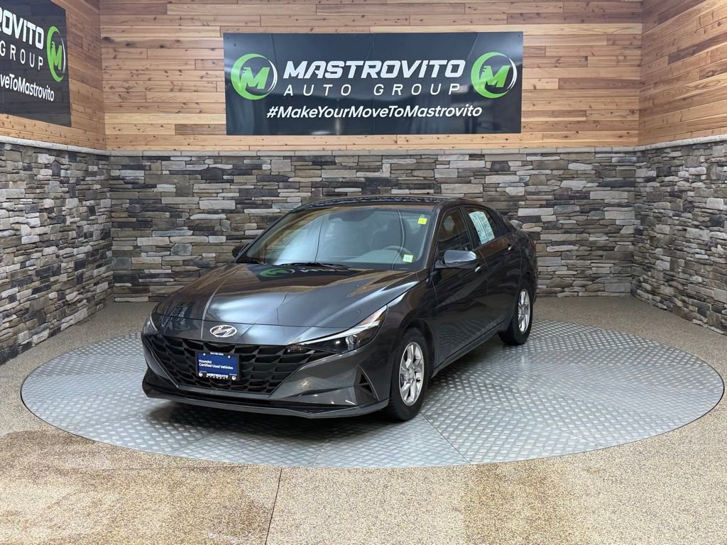 Used 2022 Hyundai Elantra SE image 3