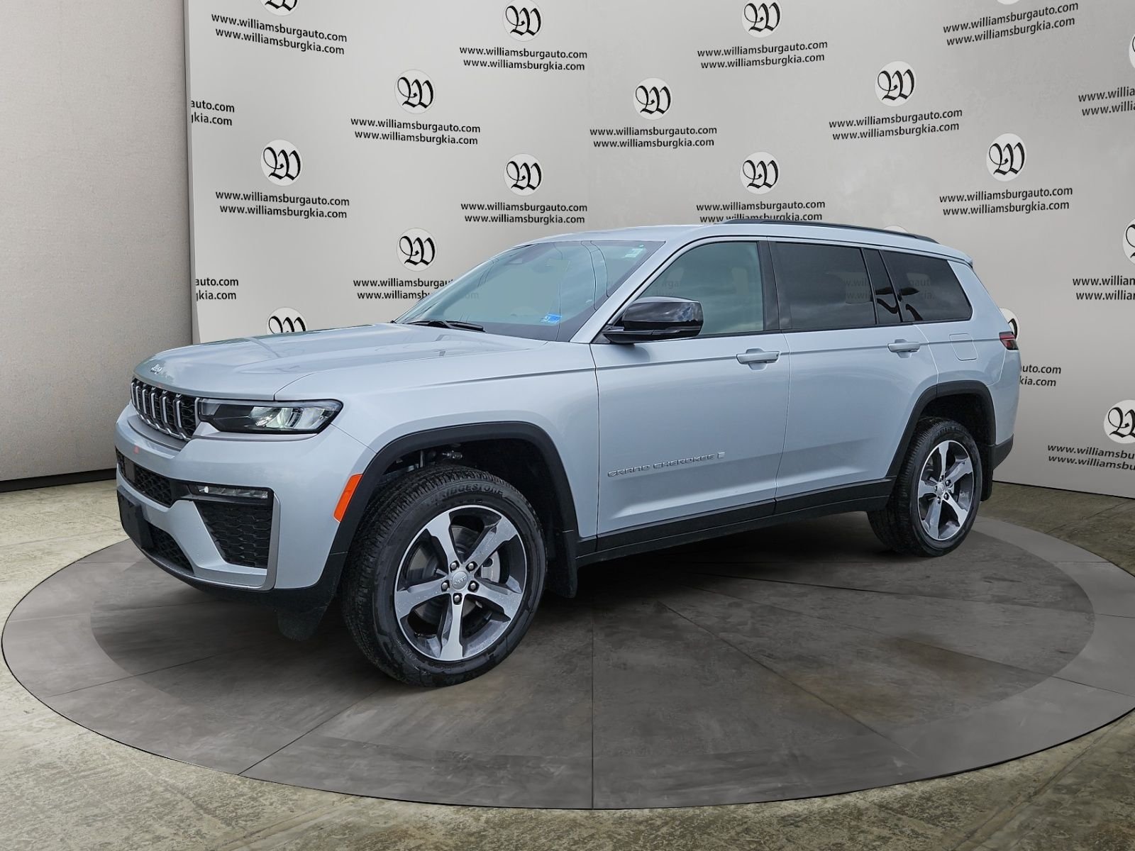 New 2026 Jeep Grand Cherokee L Limited w/ MOPAR Finishing Package AWD/4WD image 1
