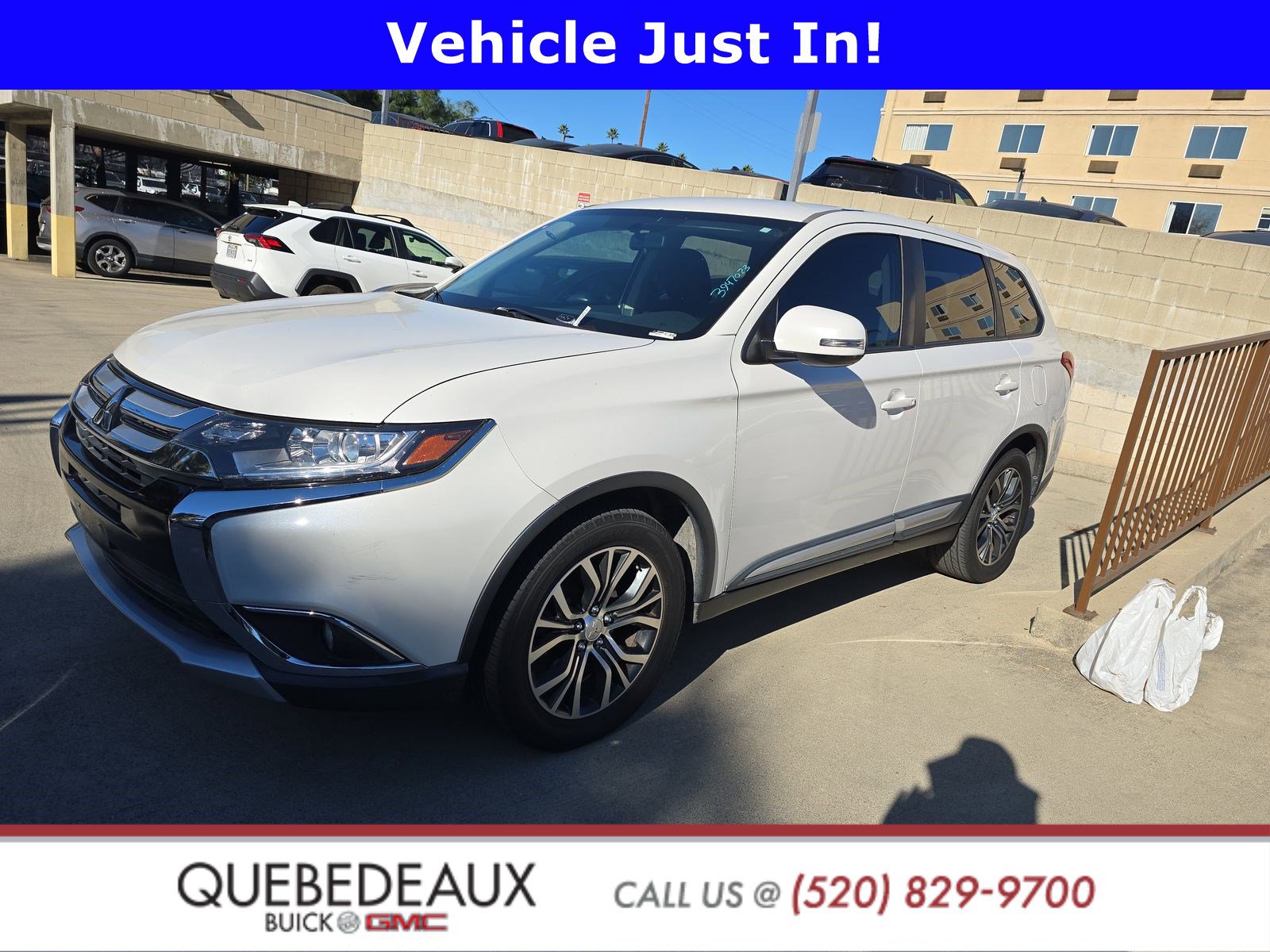Used 2016 Mitsubishi Outlander SE image 1
