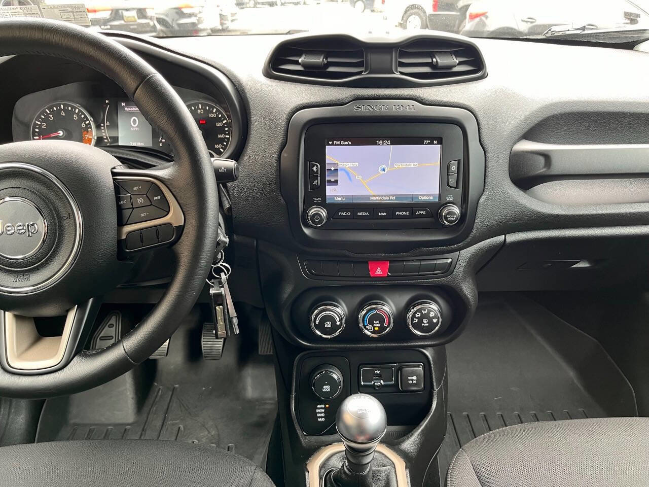 Used 2015 Jeep Renegade Latitude image 21