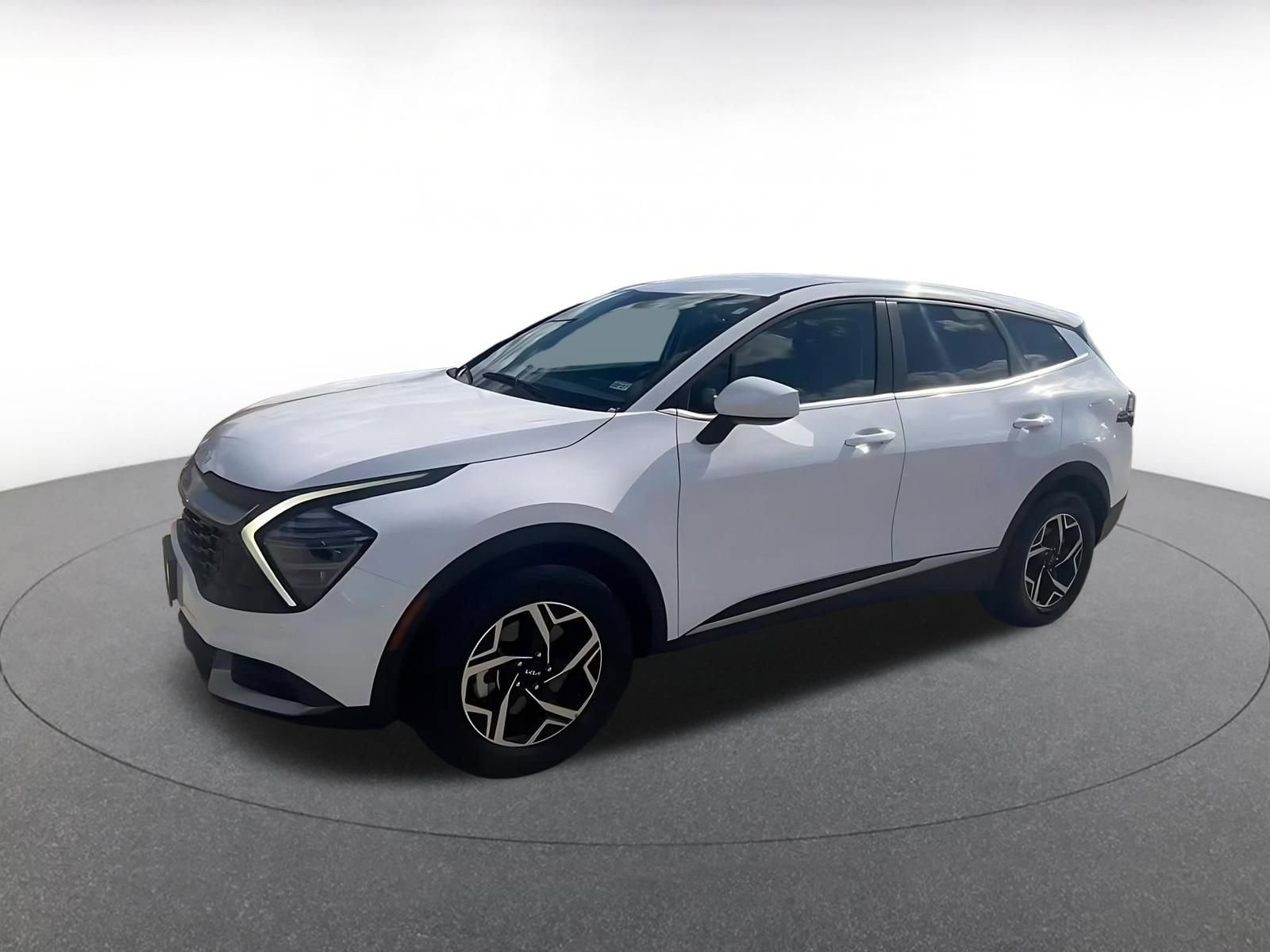 Used 2025 Kia Sportage LX image 8