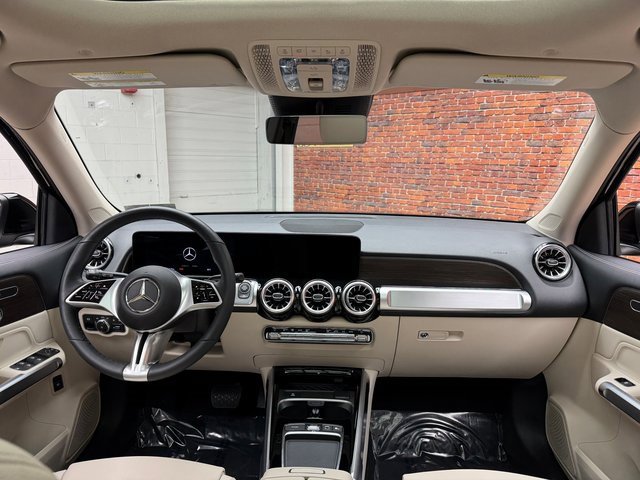 Used 2025 Mercedes-Benz GLB 250 4MATIC image 12