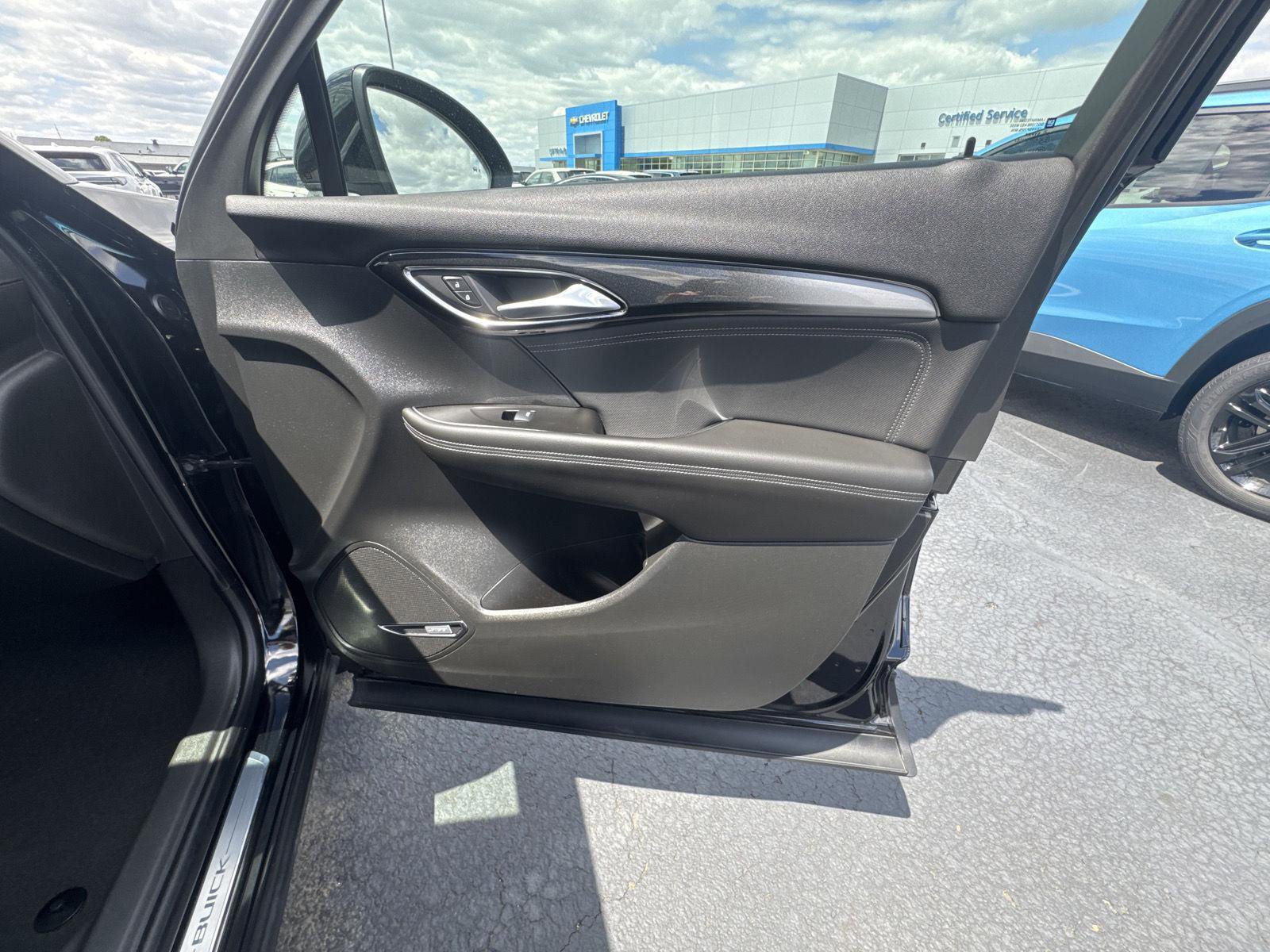 Used 2025 Buick Envision Preferred AWD/4WD image 18