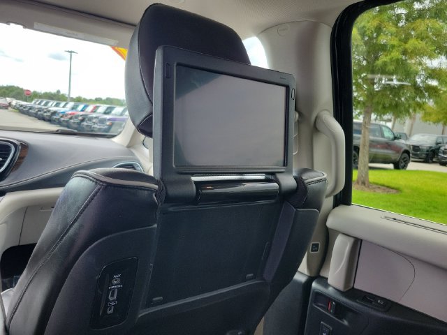 Used 2022 Chrysler Pacifica Limited w/ Uconnect Theater Family Group AWD/4WD image 12