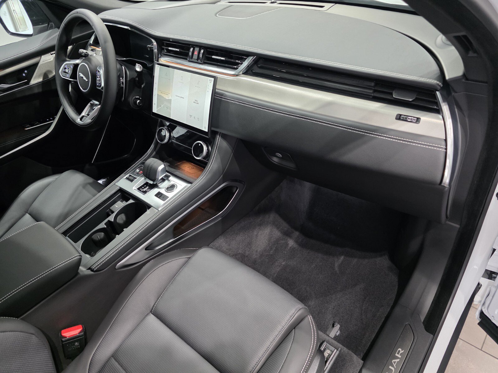 New 2026 Jaguar F-PACE R-Dynamic S AWD/4WD image 21