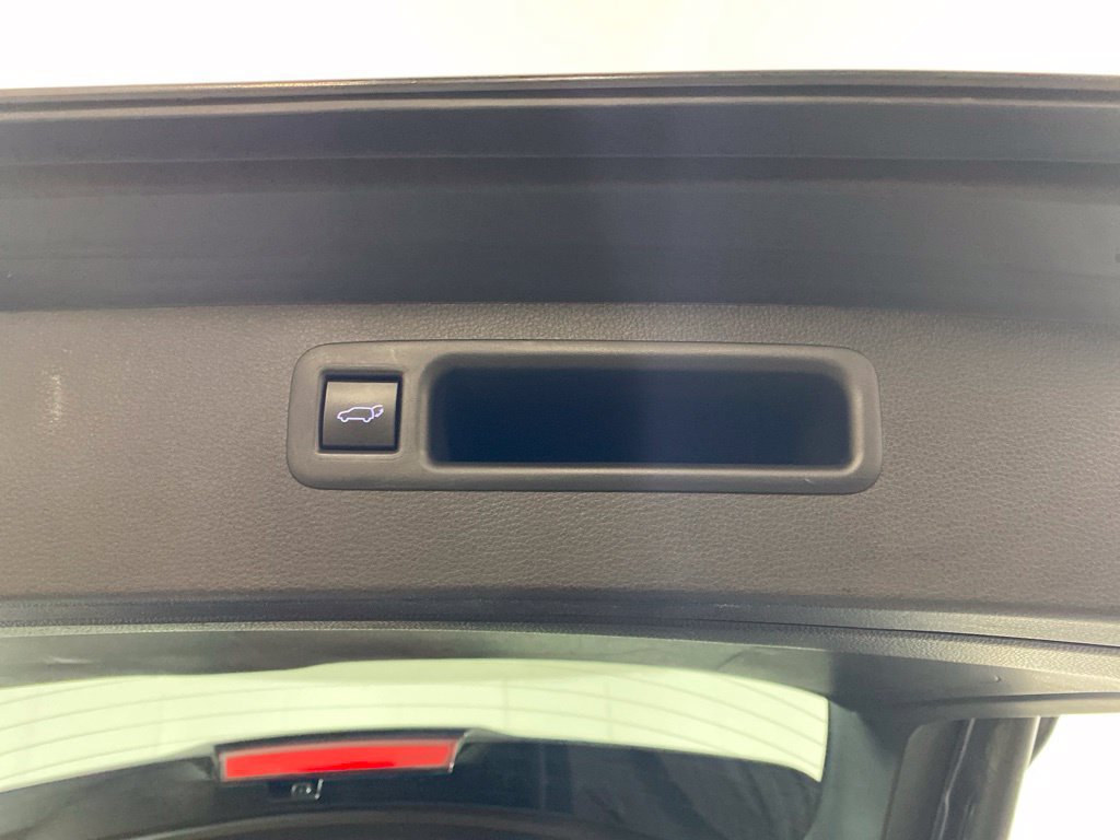 Used 2022 Toyota Highlander XLE AWD/4WD image 31