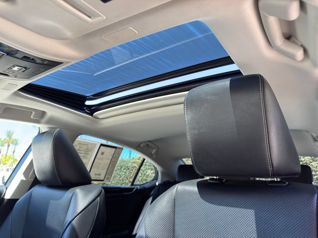 Certified 2021 Lexus ES 300h w/ Premium Package FWD image 18
