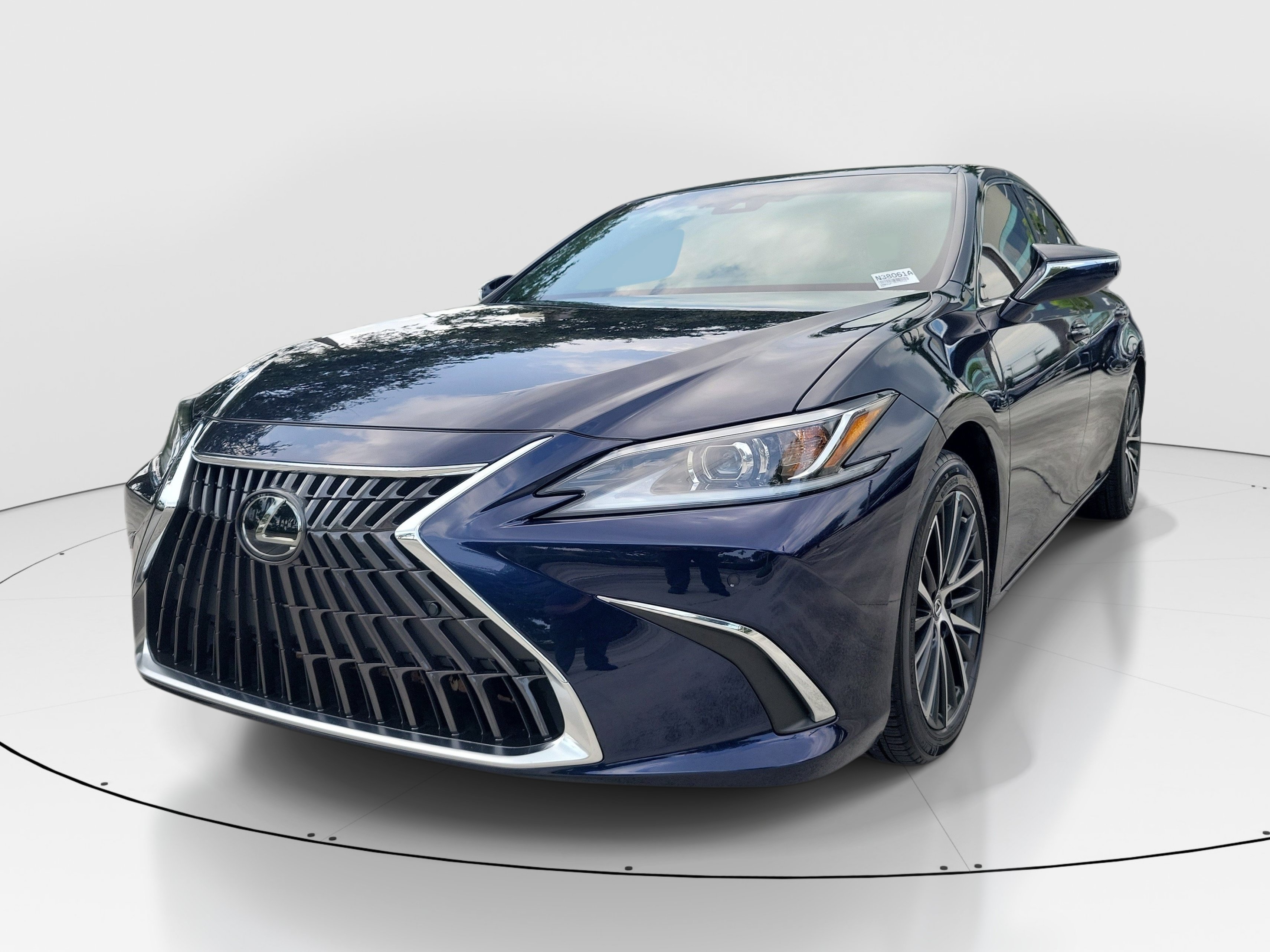 Used 2024 Lexus ES 350 w/ Premium Package FWD image 4