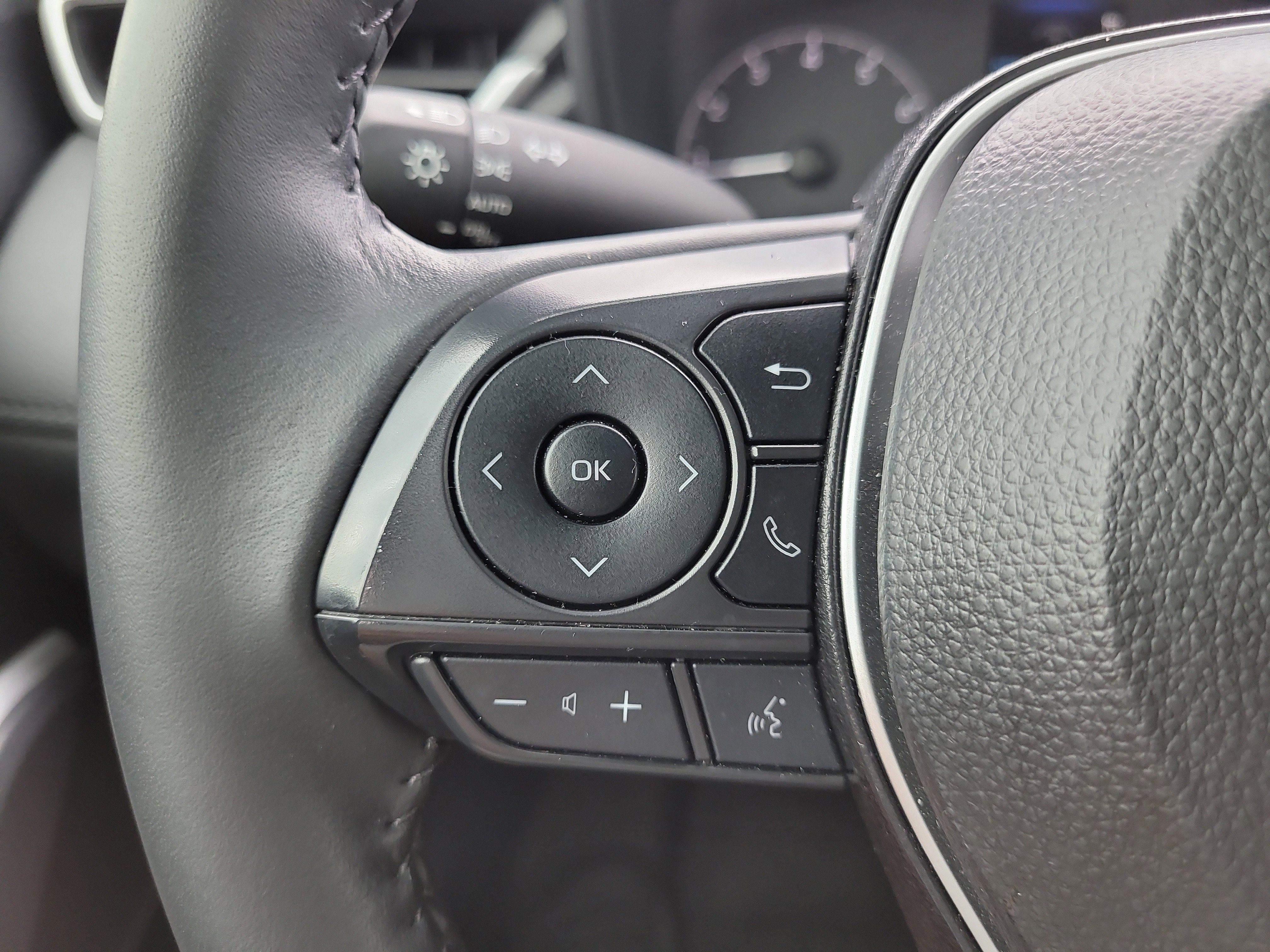 Certified 2024 Toyota Corolla Cross LE image 28