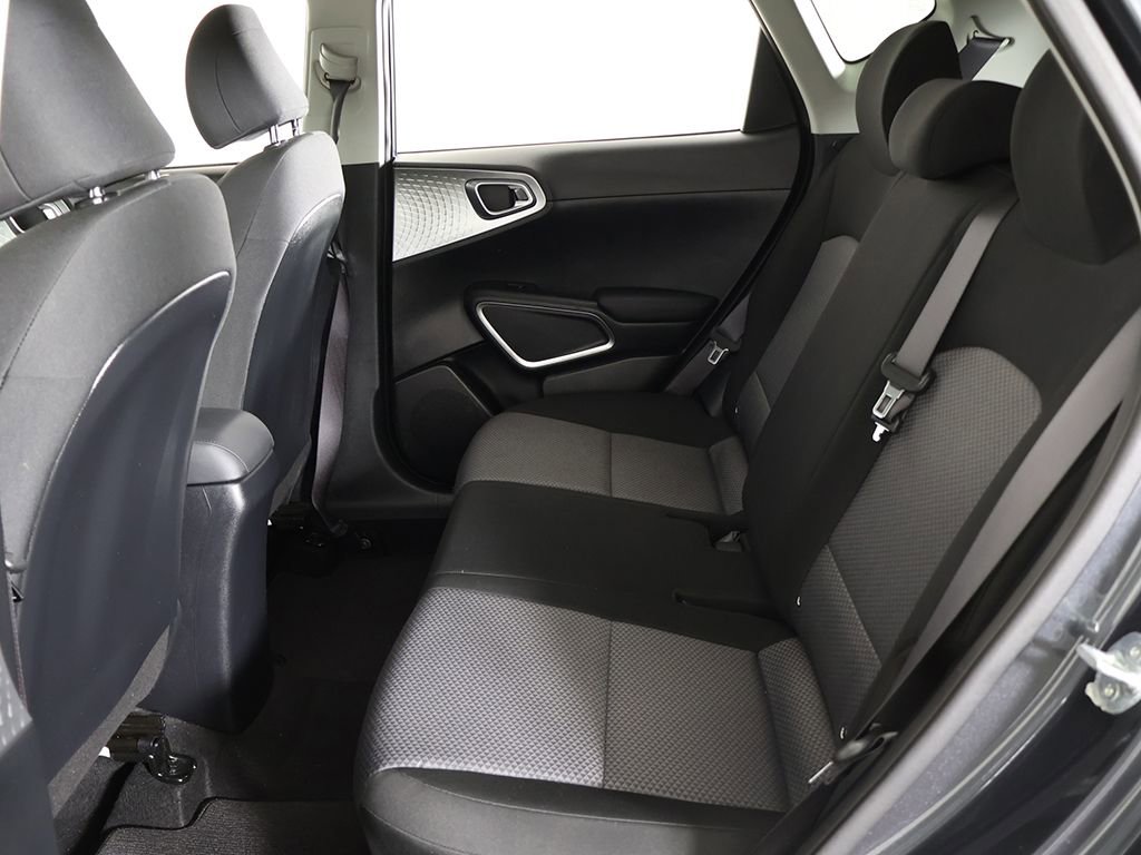 Used 2025 Kia Soul LX w/ LX Technology Package FWD image 31