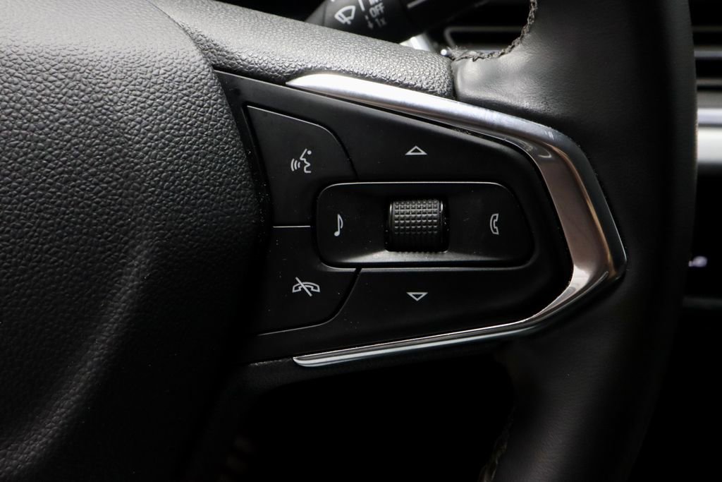 Used 2025 Chevrolet Trax LT w/ LT Convenience Package FWD image 29
