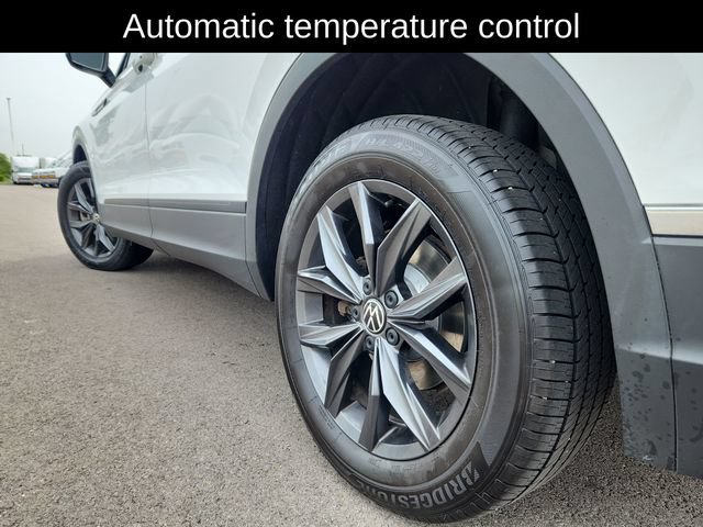 Used 2022 Volkswagen Tiguan SE w/ Panoramic Sunroof Package AWD/4WD image 18
