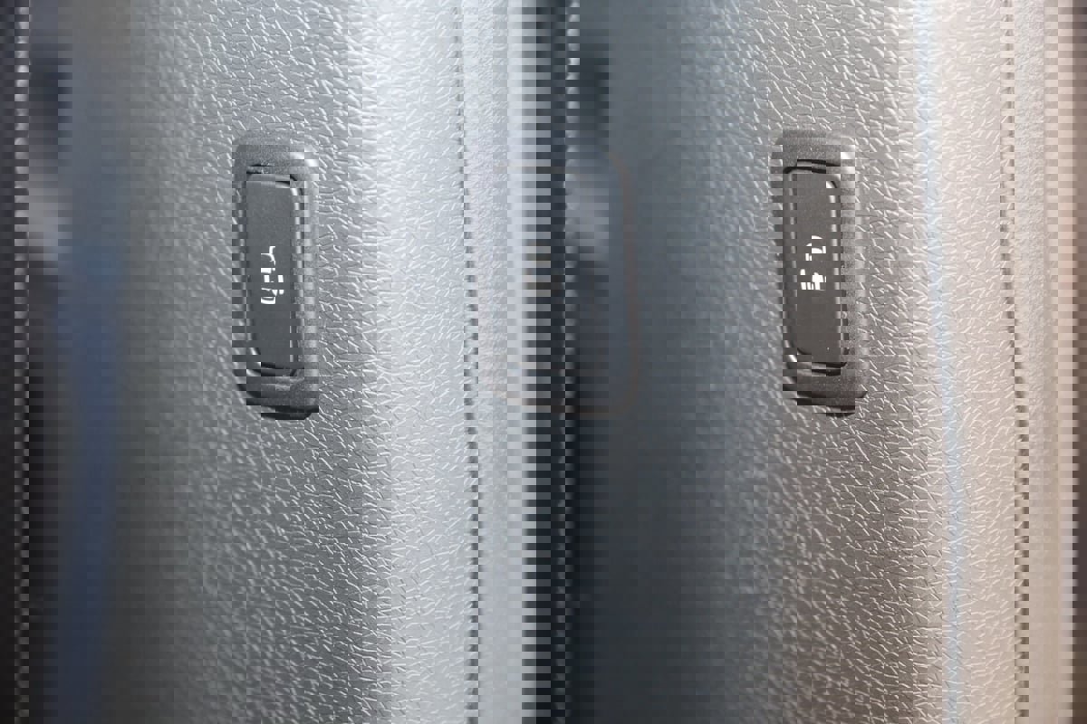 Used 2025 Volkswagen ID. Buzz Pro S image 16