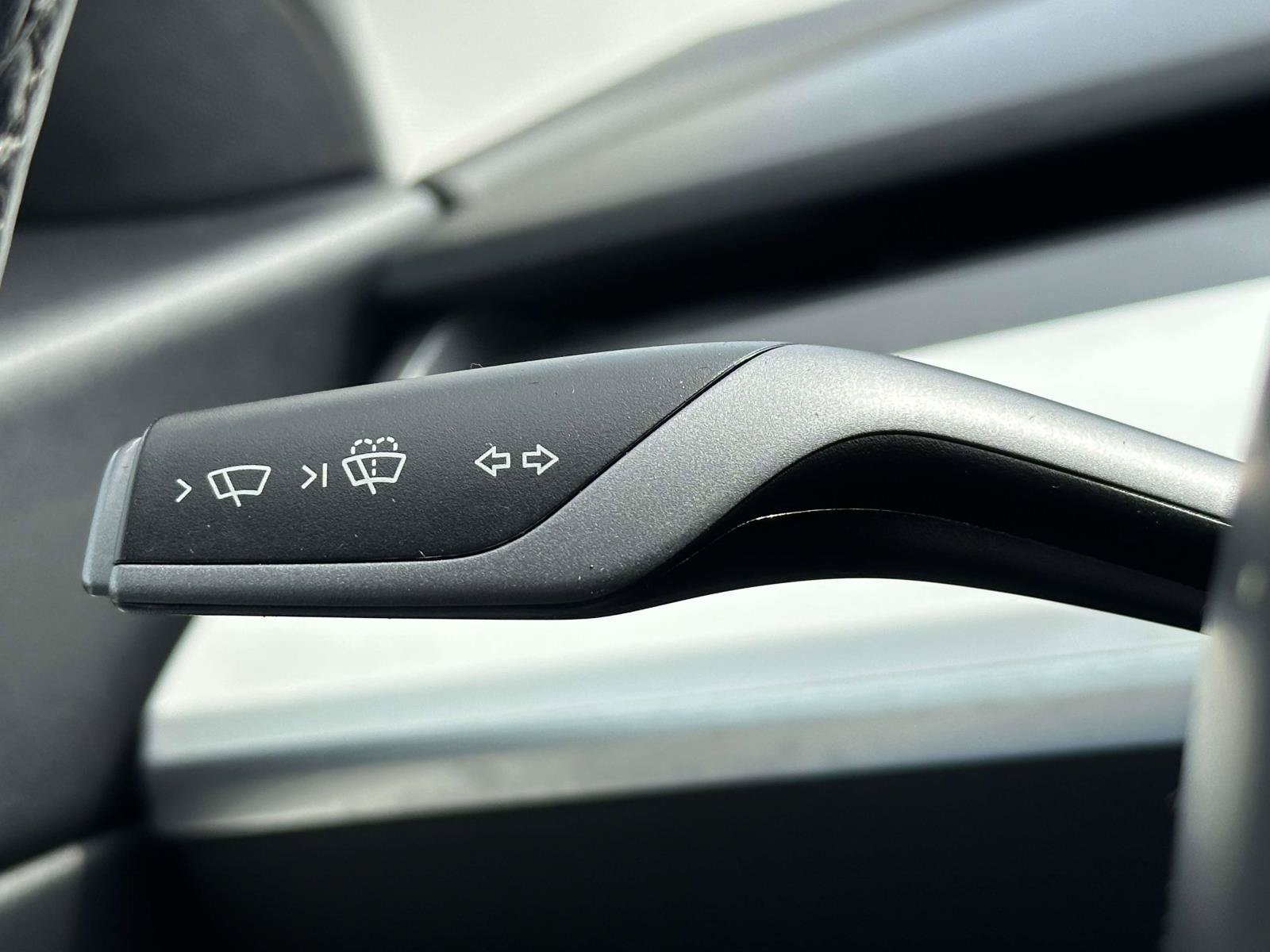 Used 2020 Tesla Model 3 Standard Range RWD image 21