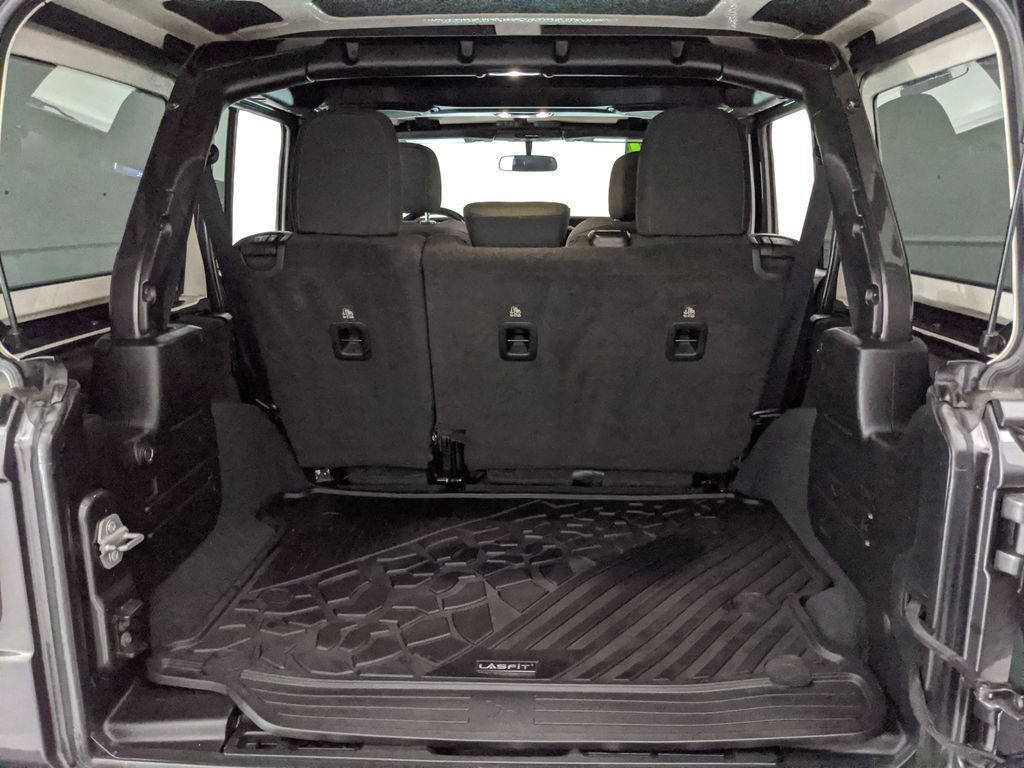 Used 2022 Jeep Wrangler Unlimited Sport AWD/4WD image 18