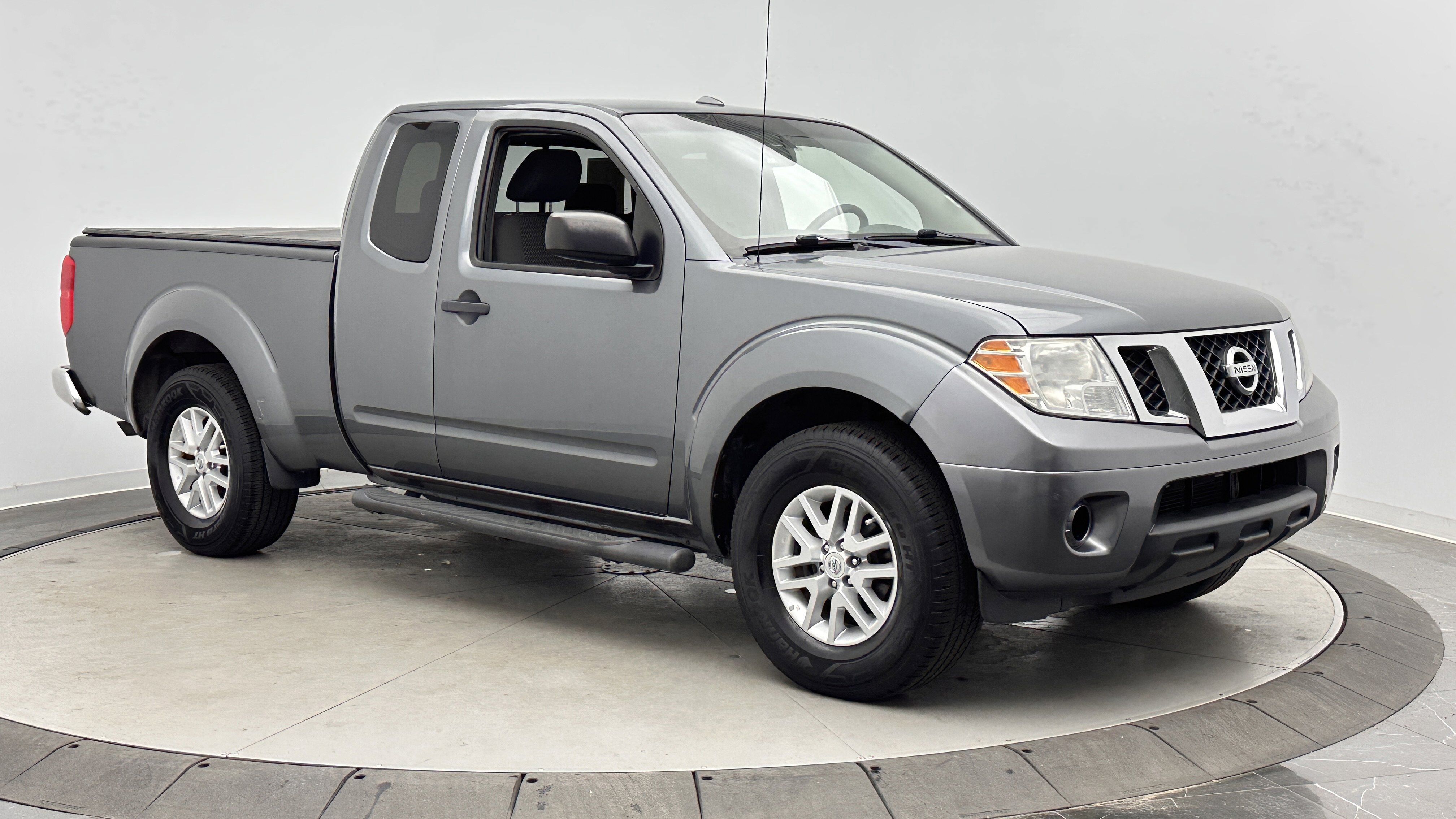 Used 2017 Nissan Frontier SV RWD image 3