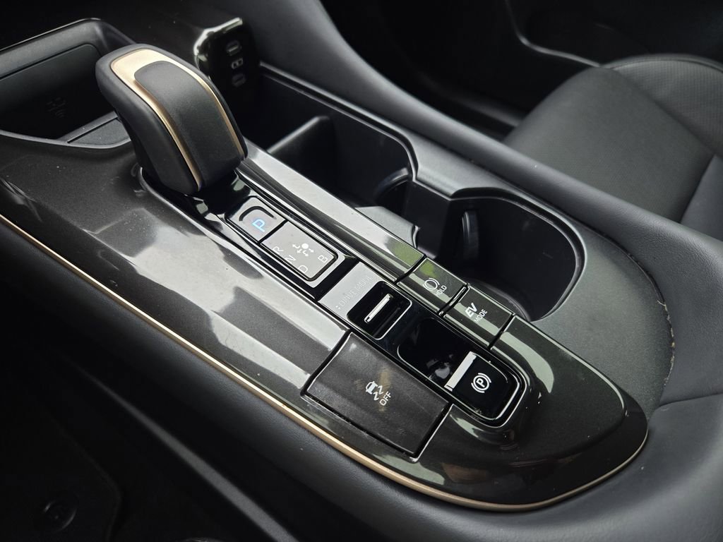 Used 2024 Toyota Crown Limited image 22