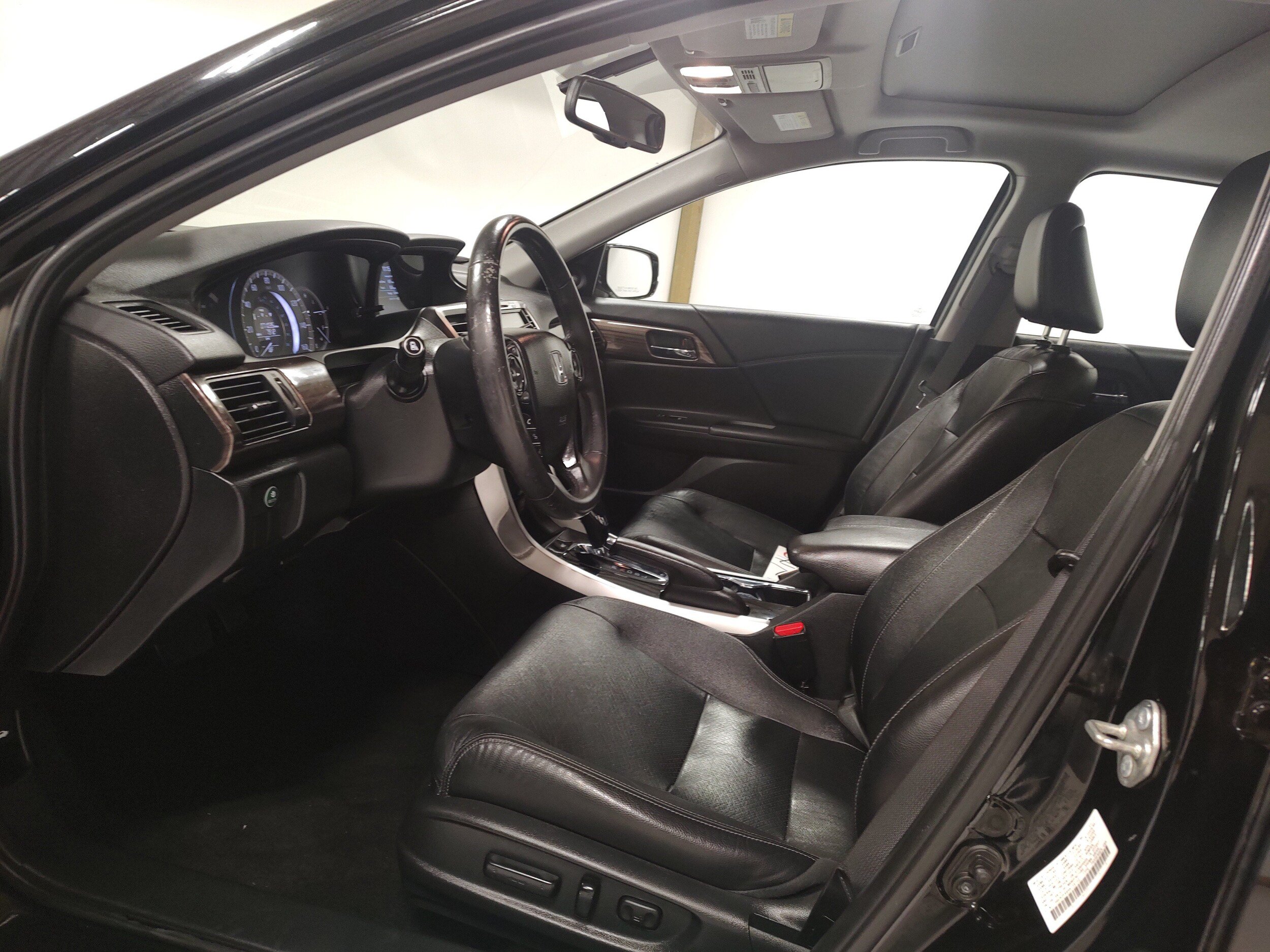 Used 2017 Honda Accord EX-L image 10
