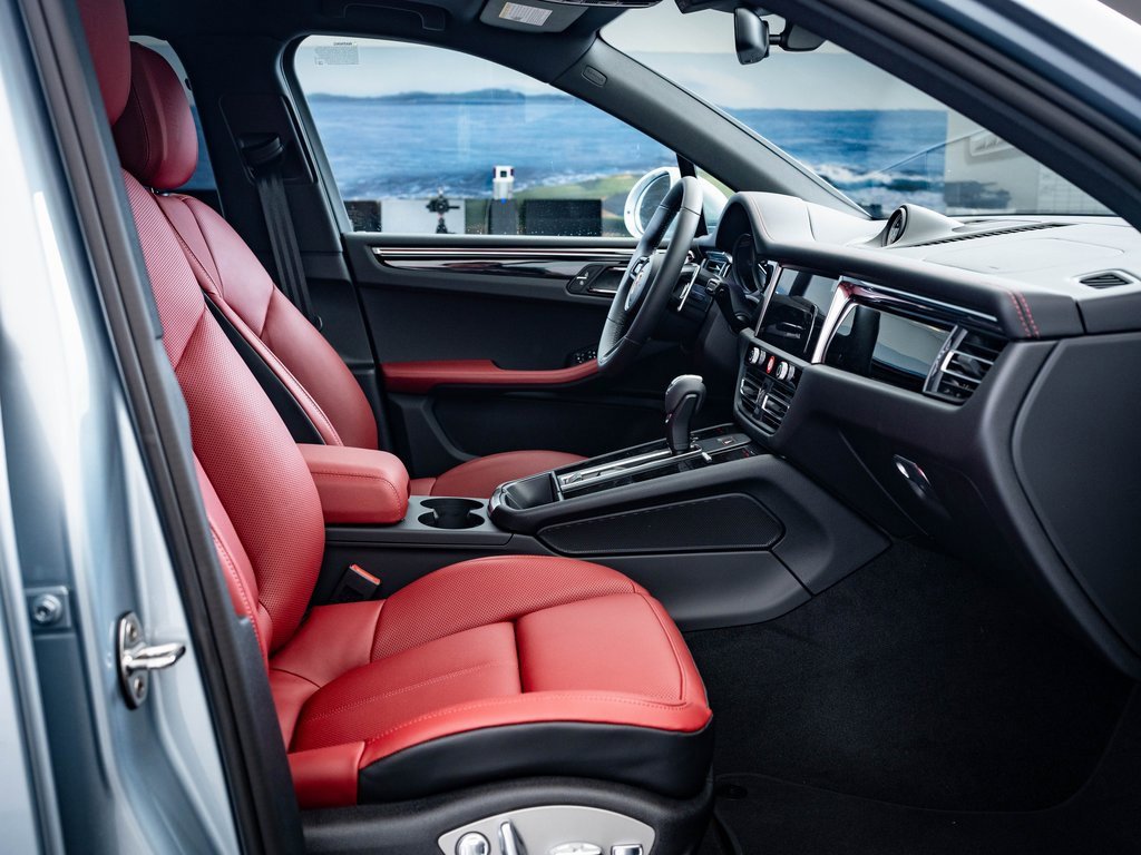 Certified 2025 Porsche Macan image 21