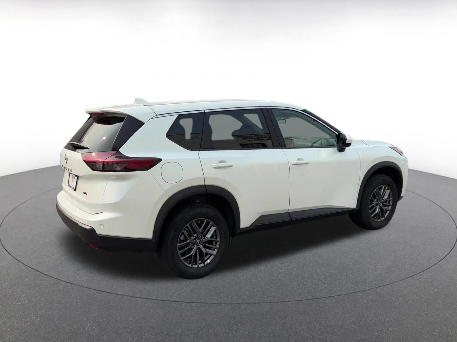 Used 2026 Nissan Rogue SV AWD/4WD image 14