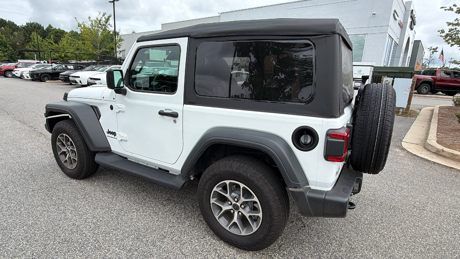 Used 2026 Jeep Wrangler Sport AWD/4WD image 10