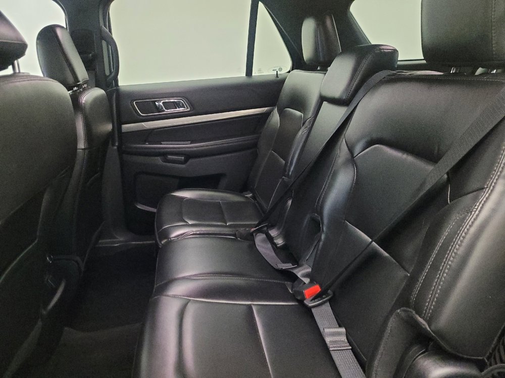 Used 2019 Ford Explorer XLT w/ Equipment Group 202A FWD image 18
