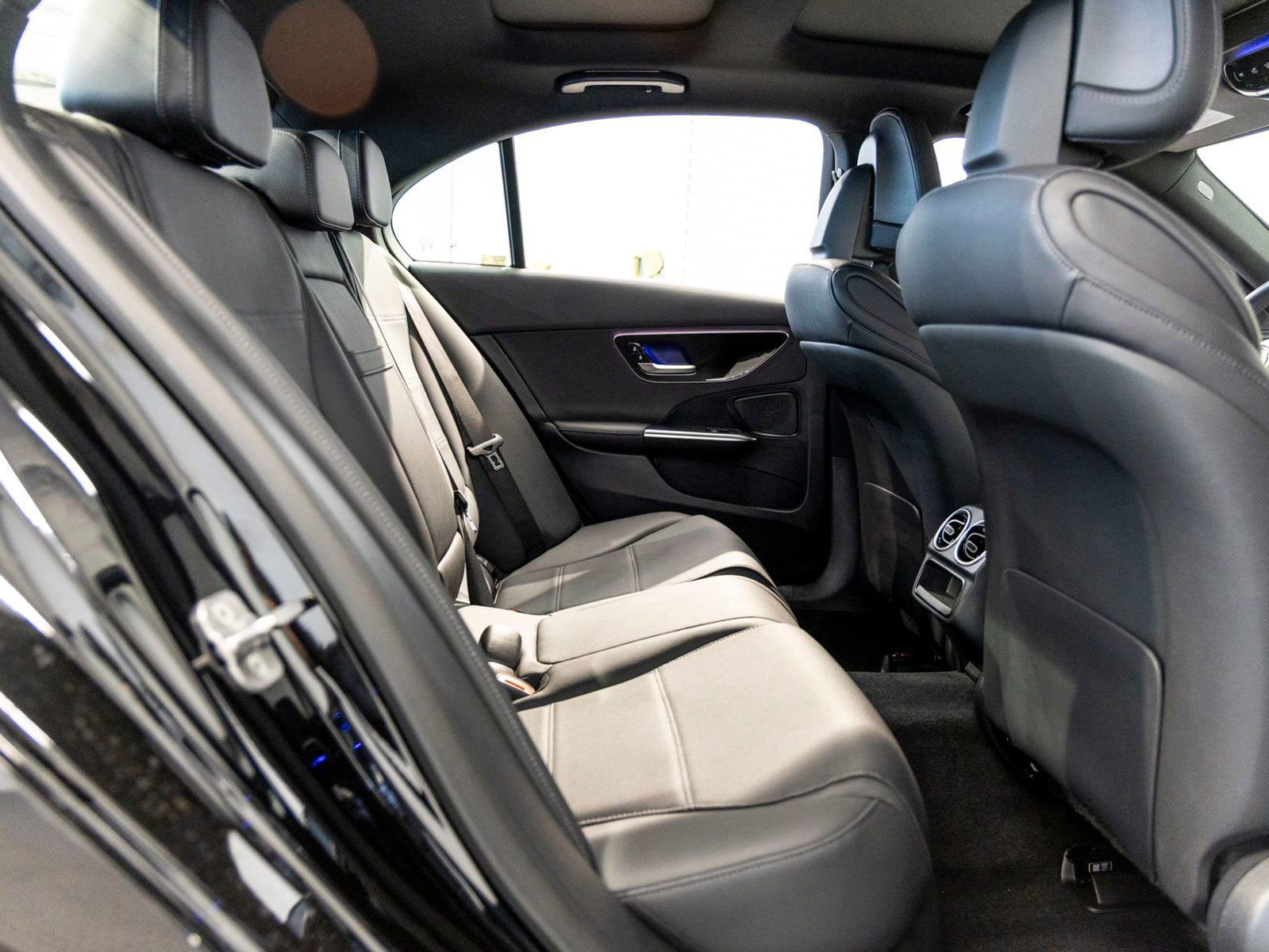Used 2025 Mercedes-Benz C 300 Sedan image 25