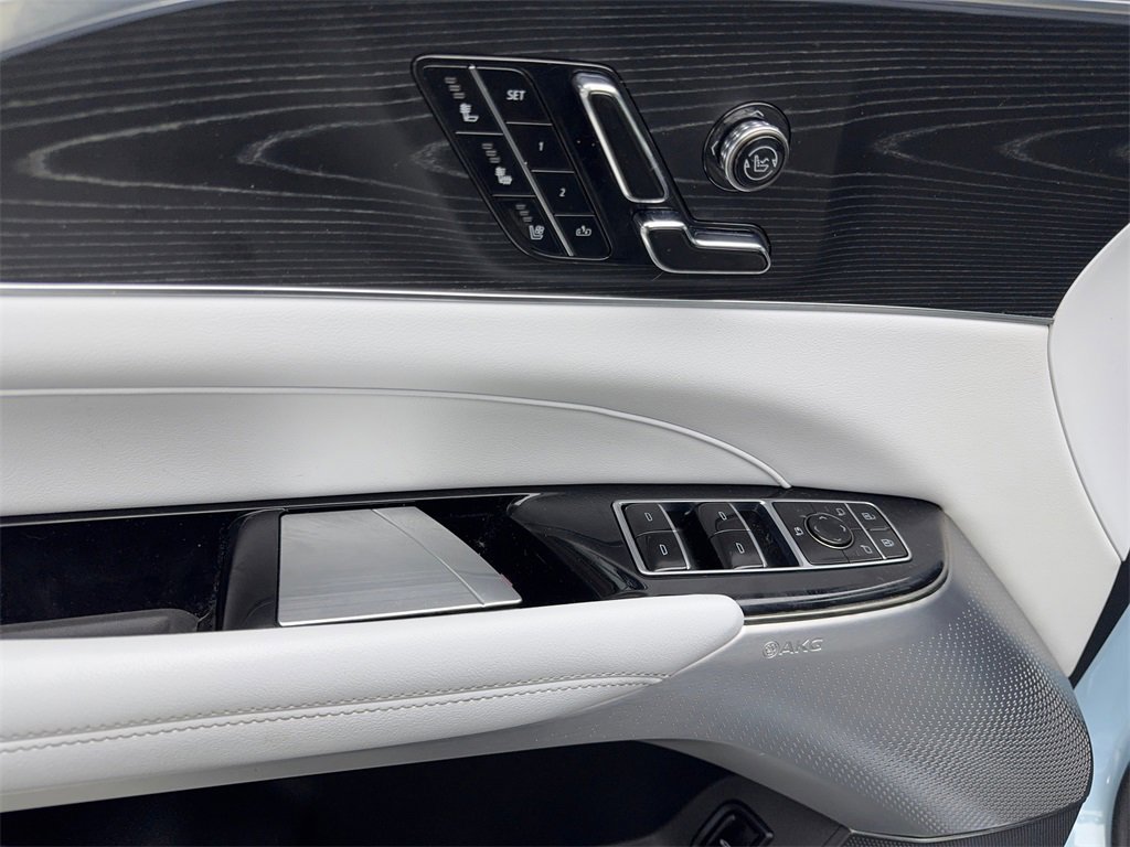 Used 2024 Cadillac Lyriq Luxury image 32