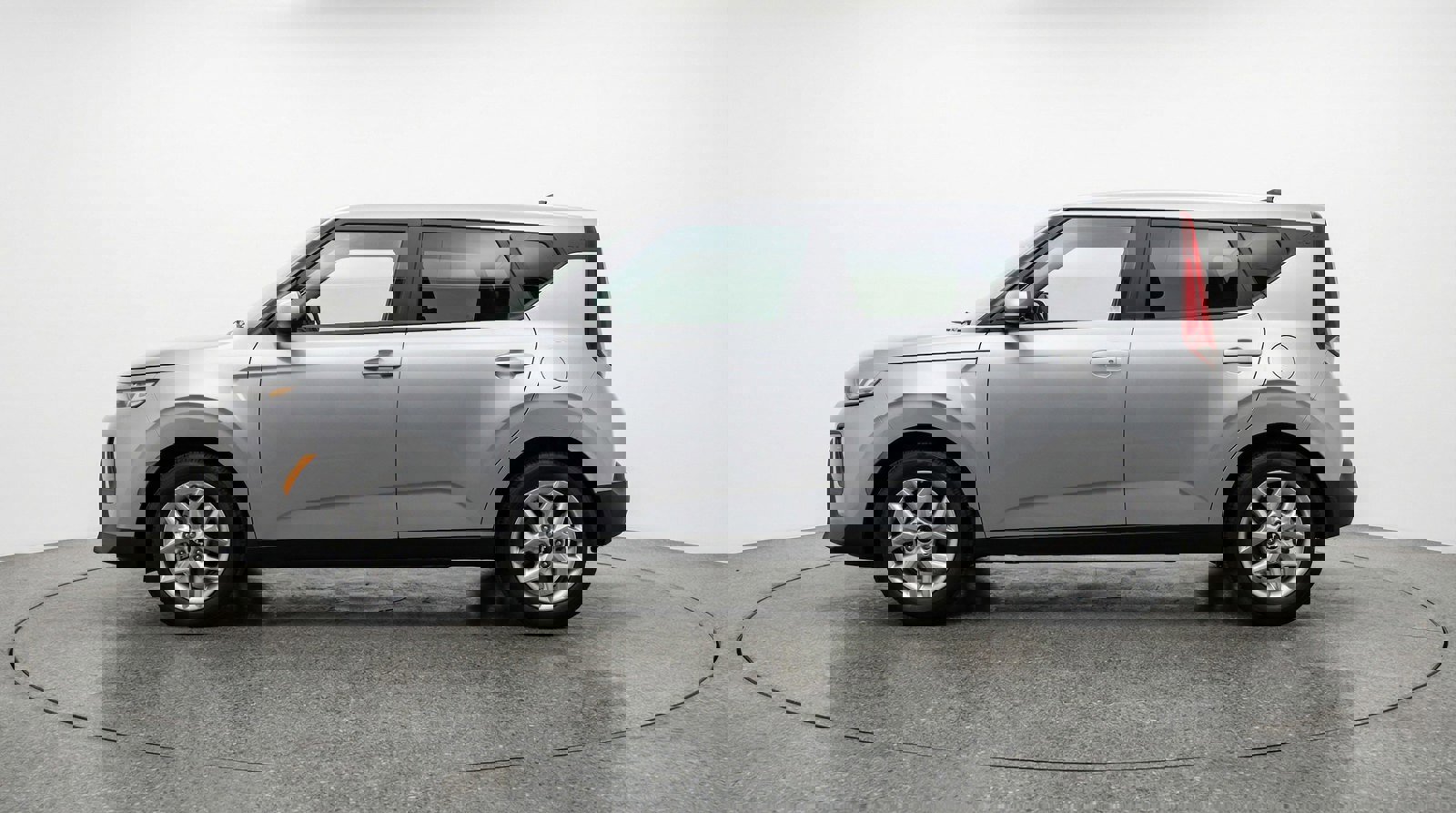 Used 2025 Kia Soul LX w/ LX Technology Package image 4