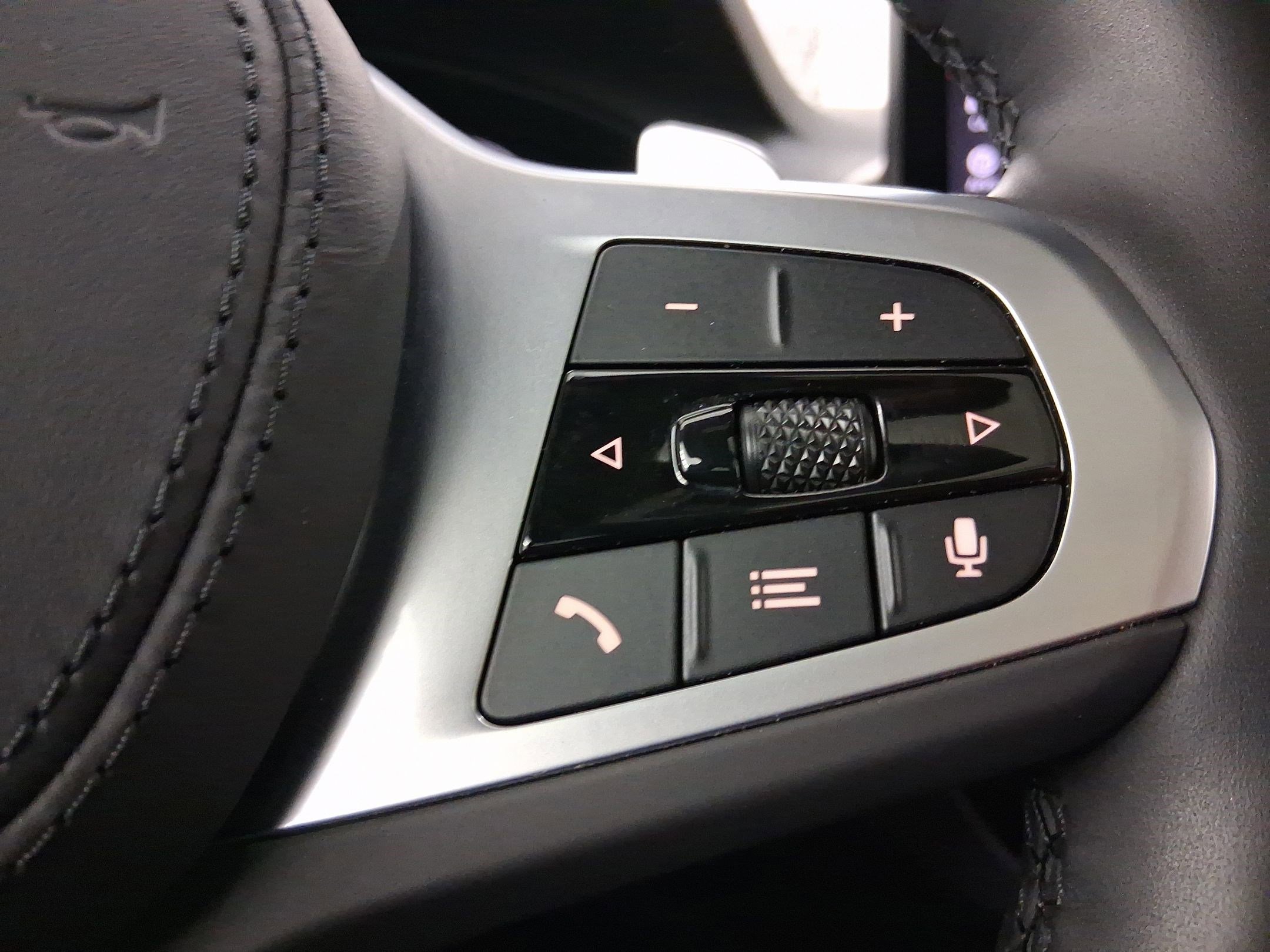 Used 2025 BMW X4 xDrive30i image 20