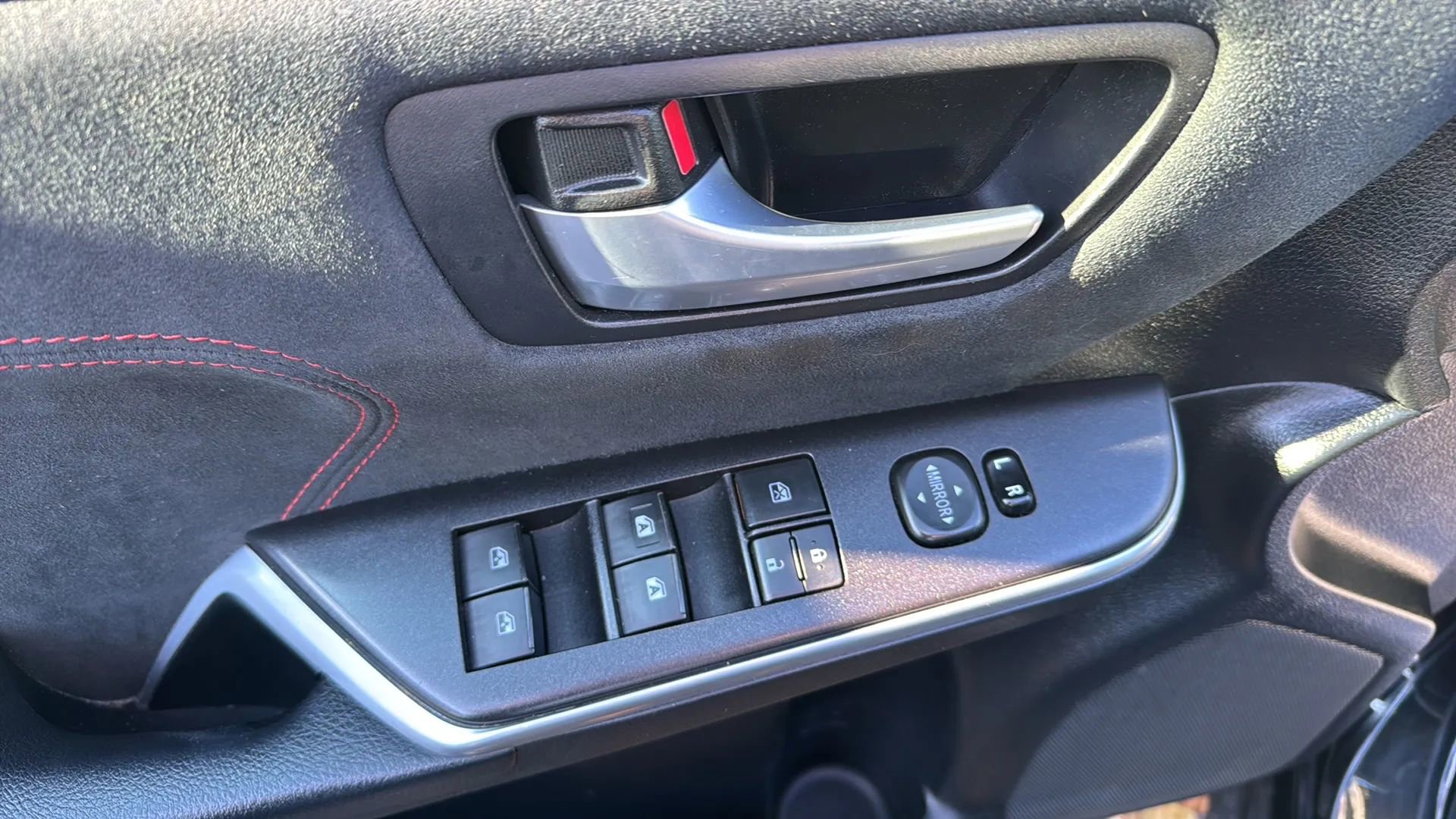 Used 2015 Toyota Camry XSE w/ Advanced Technology Package FWD image 8