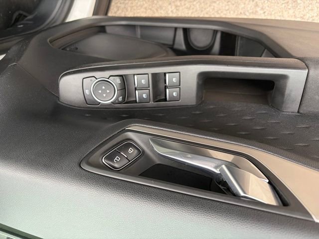 Used 2020 Ford Escape SE image 9