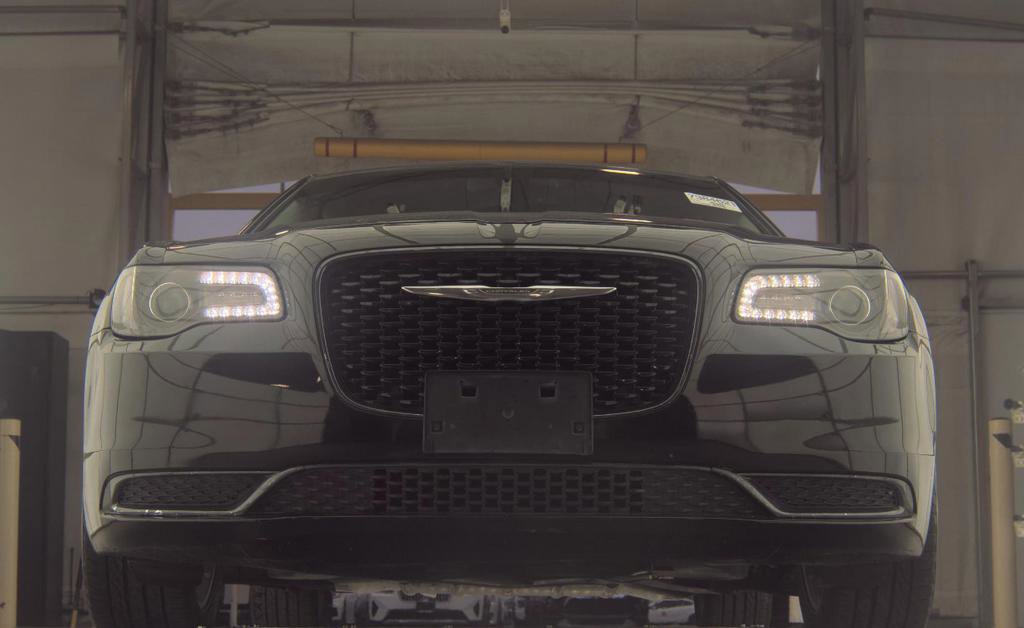 Used 2019 Chrysler 300 Touring w/ Sport Appearance Package RWD image 3