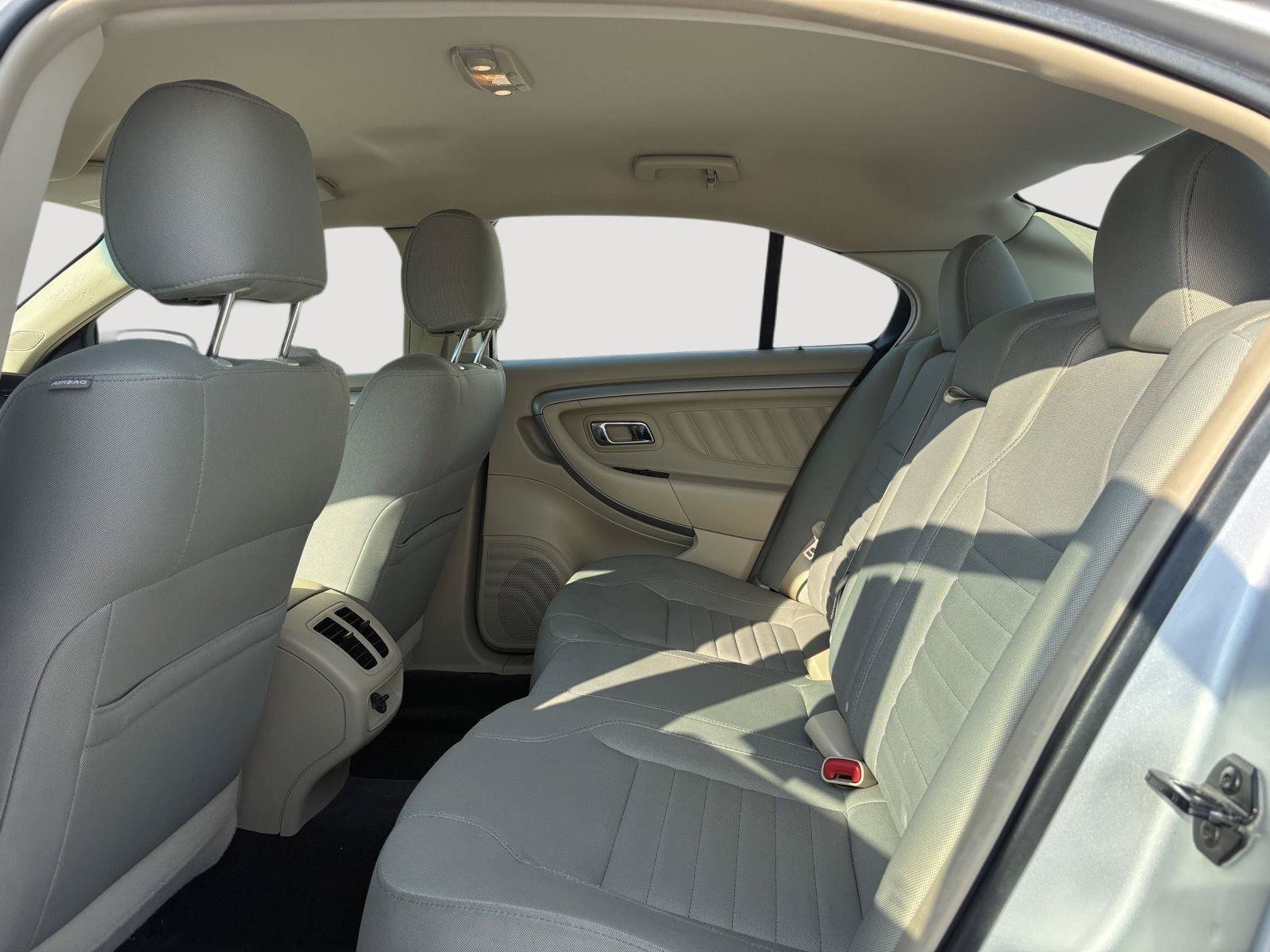 Used 2018 Ford Taurus SE FWD image 11