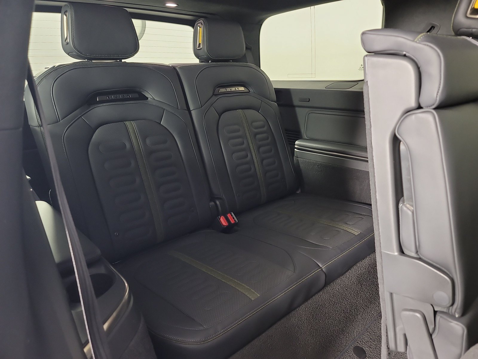 Used 2024 Rivian R1S Adventure AWD/4WD image 25