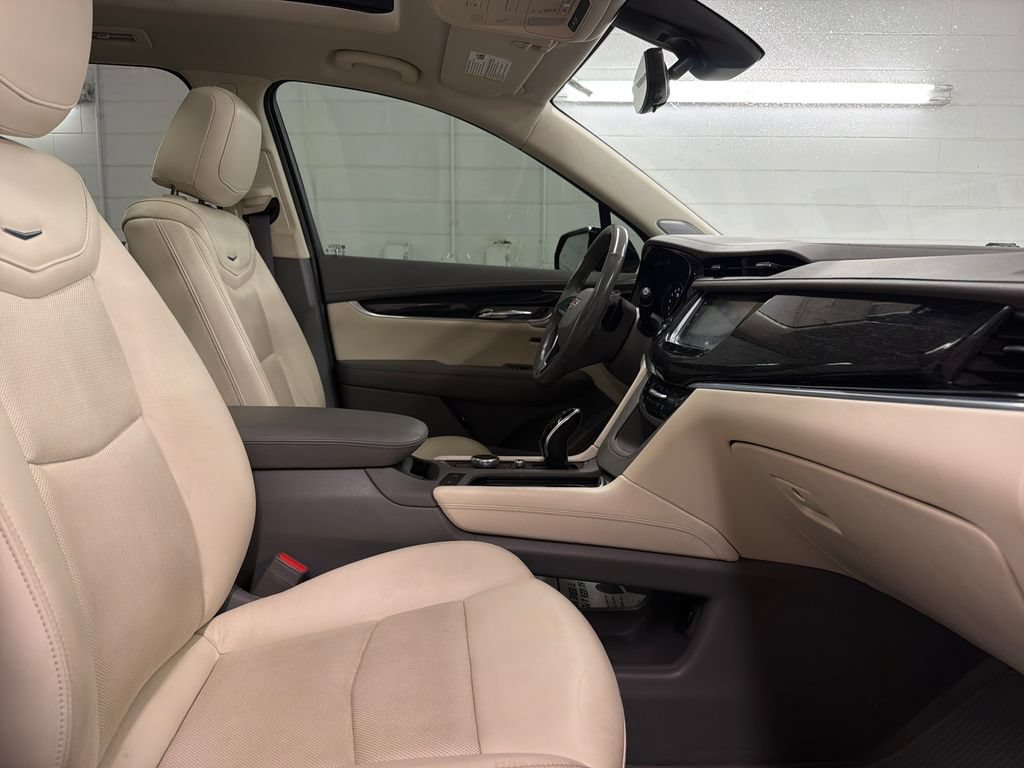 Used 2020 Cadillac XT6 Premium Luxury FWD image 32