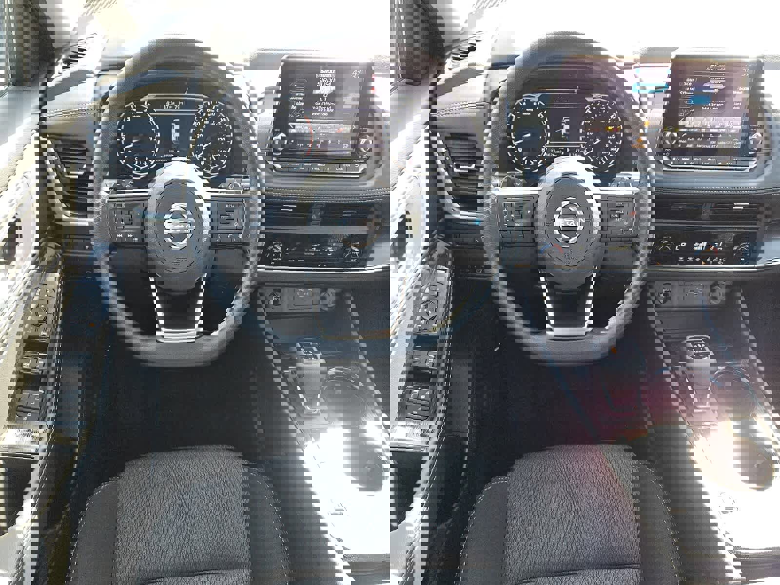 Used 2024 Nissan Rogue SV image 5